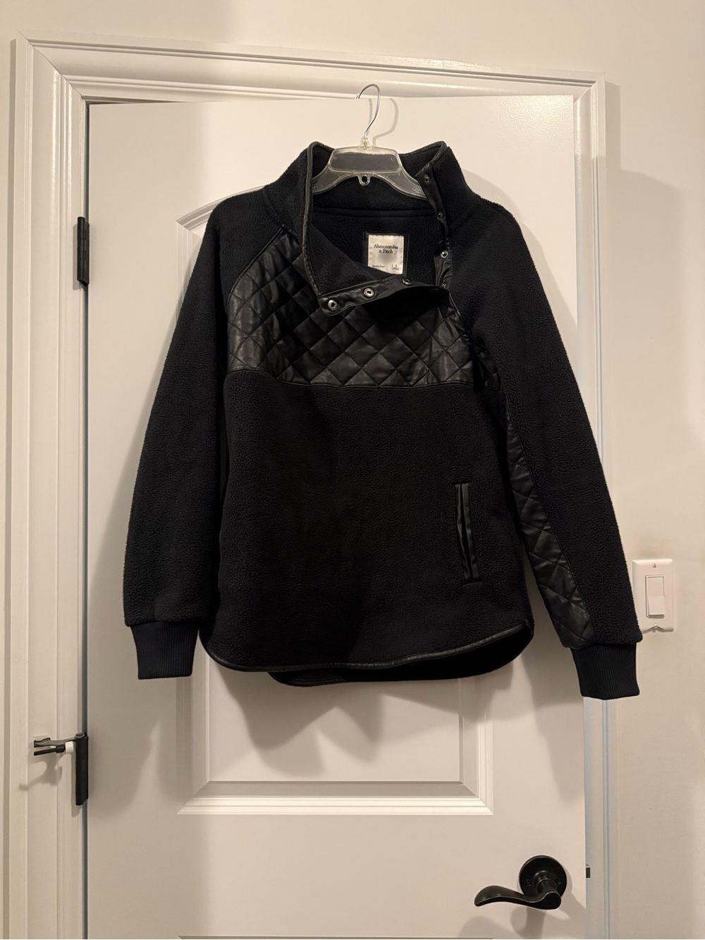 Abercrombie & Fitch Women’s
Quilted Sherpa Fleece and Faux Leather Pullover Blac